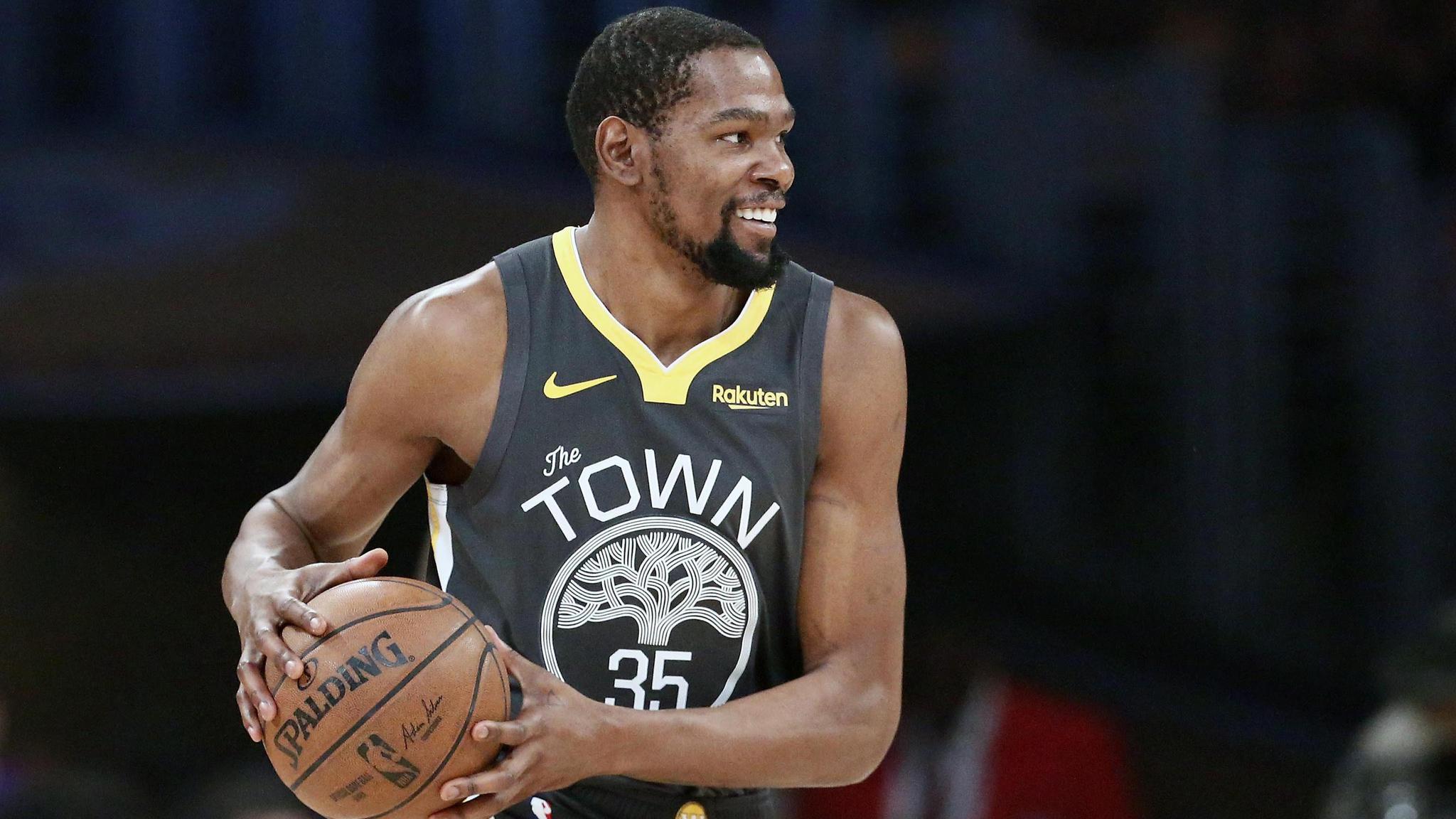 ESPN：曼联重点关注边翼卫引援，并且有7名中场目标（ESPN称曼联优先补强边翼卫，锁定7位中场候选）