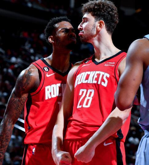 足球市场：如果出现1亿欧报价，尤文可能会考虑出售伊尔迪兹（若报价达到1亿欧，尤文或将出售伊尔迪兹）