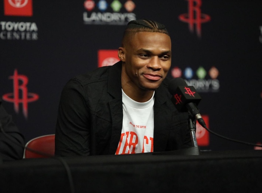 火力拉满！阿夫迪亚&夏普合砍17分，开拓者三节反超比分（状态火热！阿夫迪亚、夏普合得17分，开拓者三节实现反超）