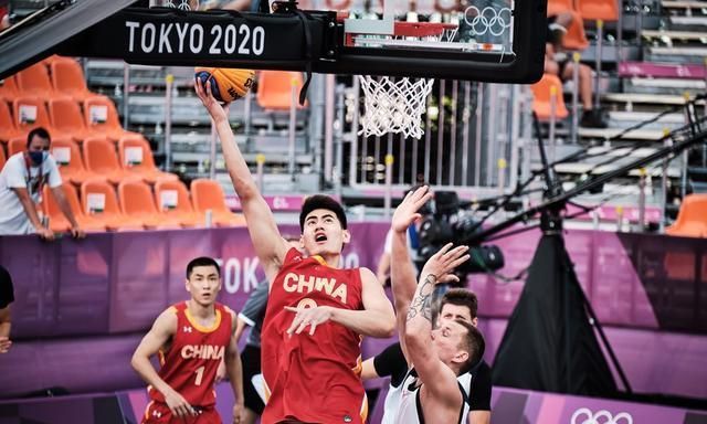 玉昆外援奥斯卡在老家开车时车辆突然起火，好在人没事（玉昆外援奥斯卡在老家驾车突遇车辆起火，所幸人平安）