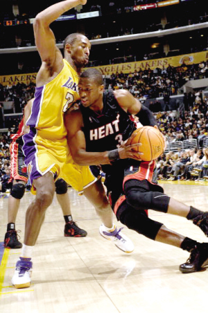 每体：孔德几乎确定因伤缺阵，埃里克将戴上面具顶替他（每体：孔德基本确认因伤缺席，埃里克将戴面具顶上）