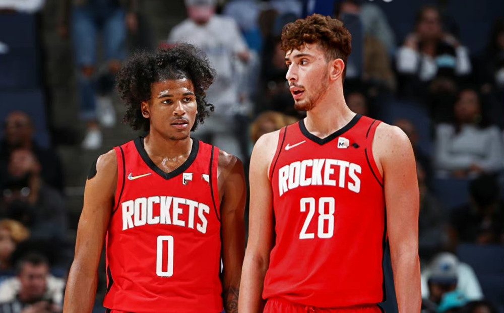 致敬蓝军传奇，库库雷利亚度假时身穿德罗巴球衣（库库雷利亚度假穿德罗巴战袍，向蓝军传奇致敬）