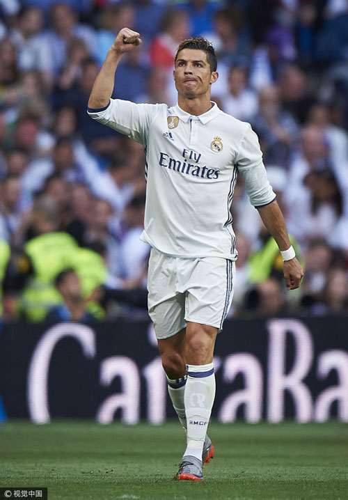 德转评年度最佳右边锋：杜埃、奥利塞、萨拉赫、亚马尔入围（德转年度最佳右边锋评选入围名单：杜埃、奥利塞、萨拉赫、亚马尔）