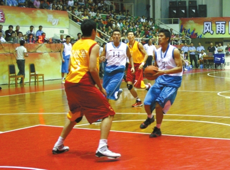 利物浦3-2毕尔巴鄂竞技，萨拉赫破门+失点，加克波双响（利物浦3-2险胜毕尔巴鄂竞技：萨拉赫进球失点，加克波梅开二度）